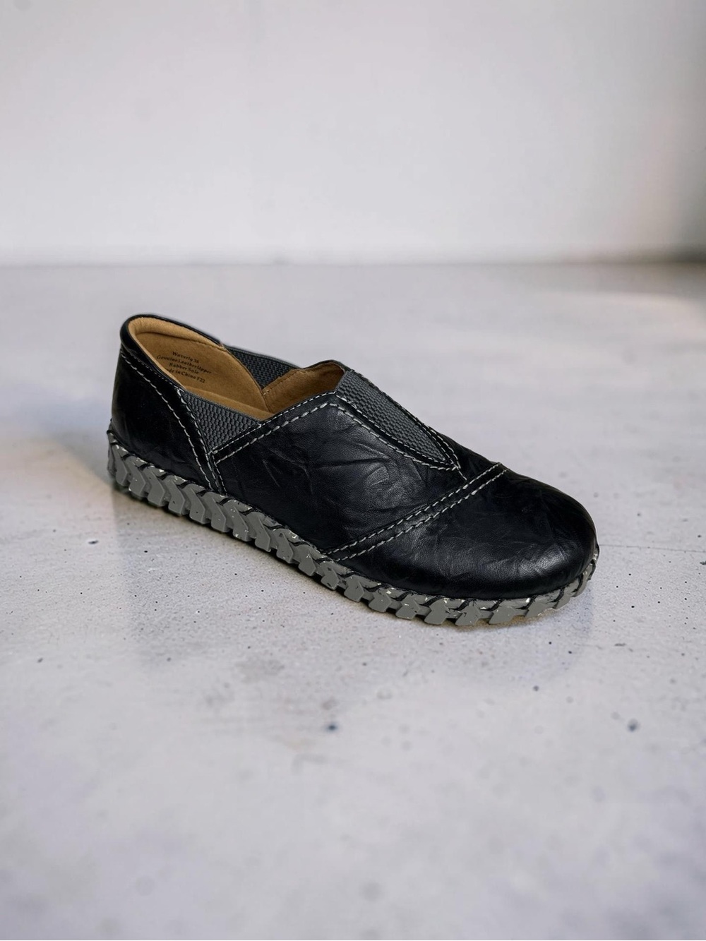 Biza Waverly Women's Black Leather Slip On Comfort Shoe
Size 38/7-7-1/2 NWOB